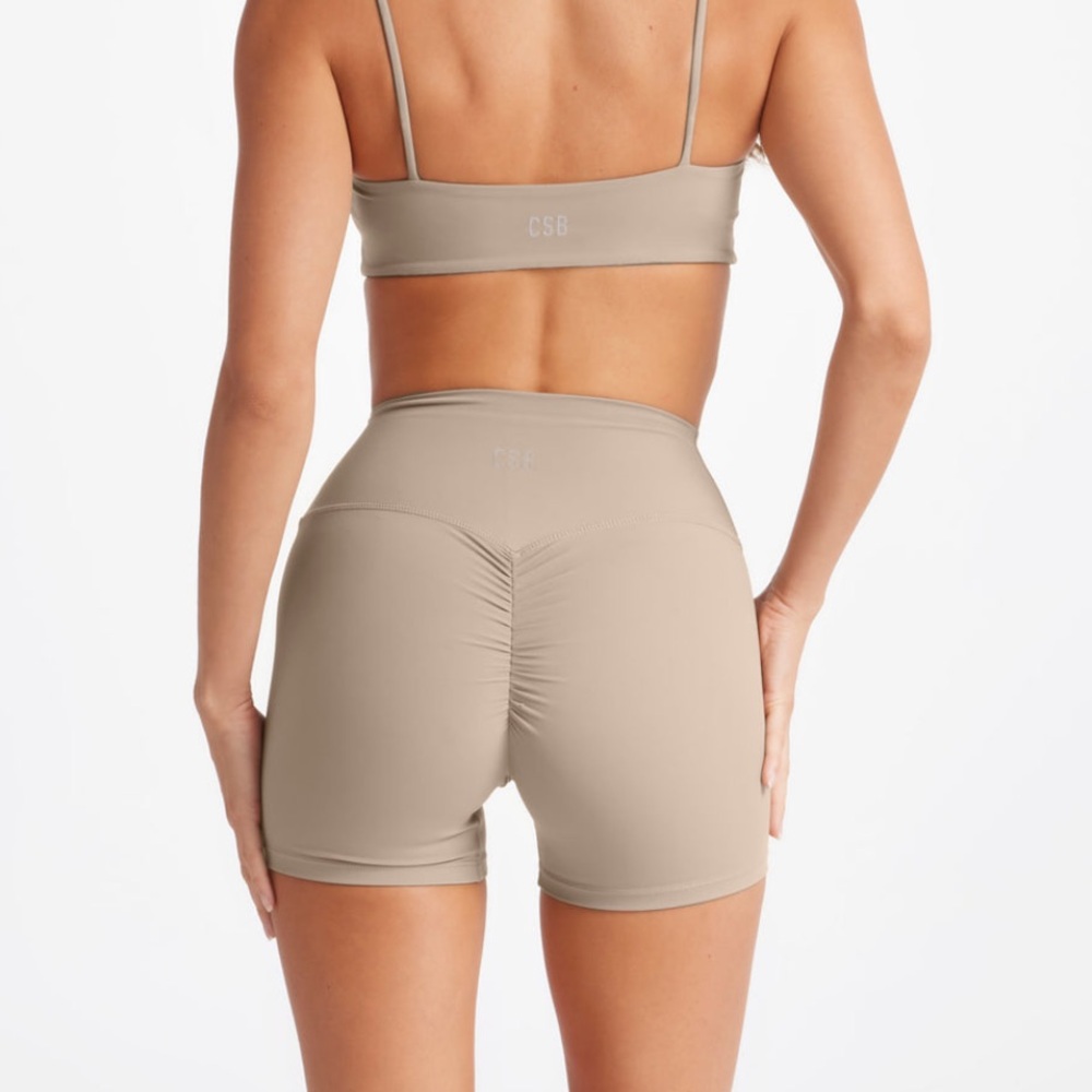 Csb Freedom Scrunch Shorts 4”. Color: almond